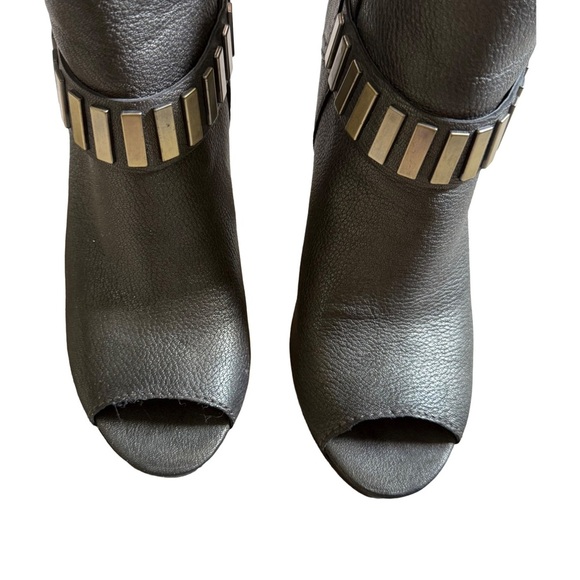 GUESS BROWN “BONNAROO” PEEP TOE LEATHER ANKLE BOOTIES WITH GOLD EMBELLISHMENTS - Picture 4 of 8